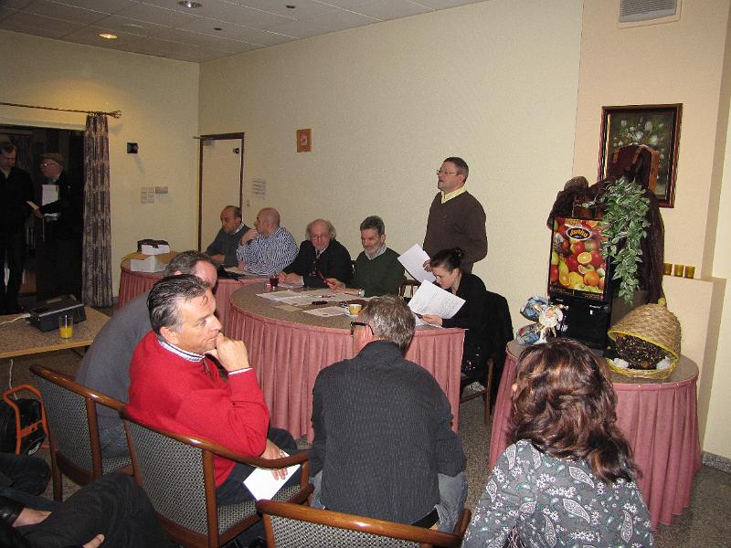 De voorzitter, Jos Laureyn, opent de vergadering.JPG